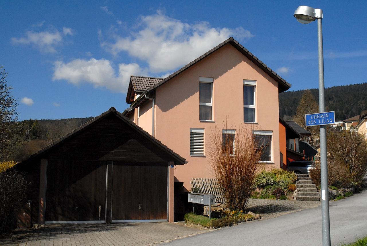 Appartment Aux Lilas Les Geneveys-sur-Coffrane Bagian luar foto